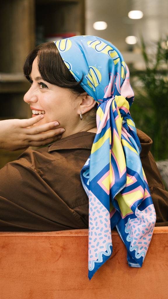 Metamorphosis Knot Wrap - 100 cm x 100 cm